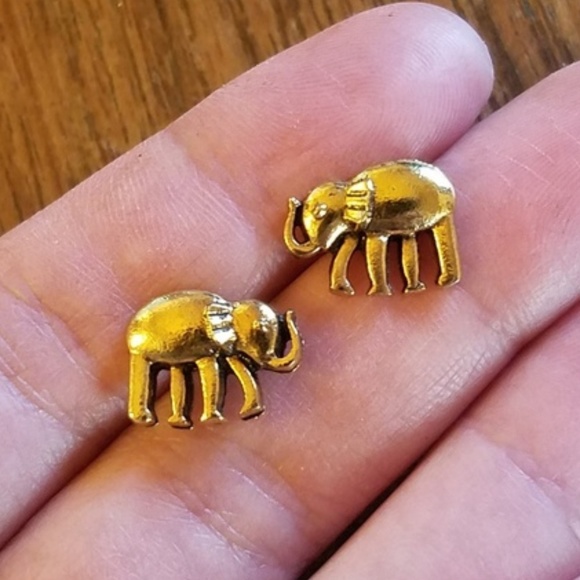 NWOT Gold Elephant Studs - Picture 3 of 6